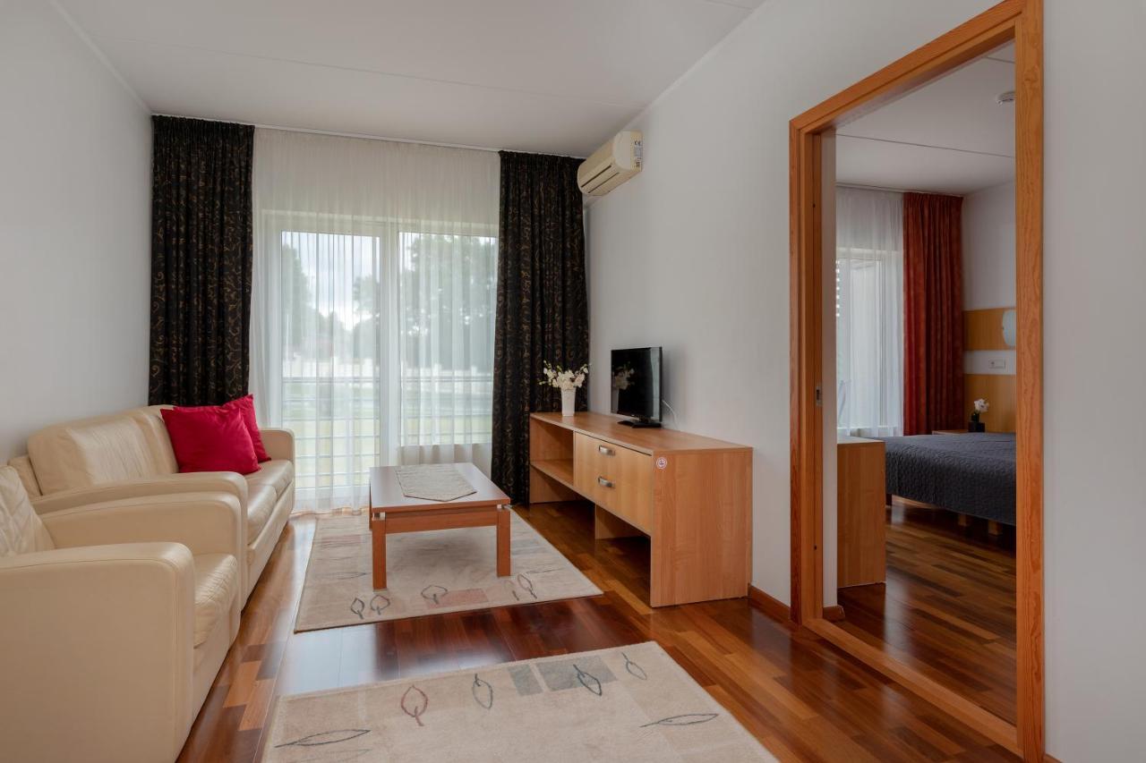 Raadimoisa Hotell Тарту Екстер'єр фото