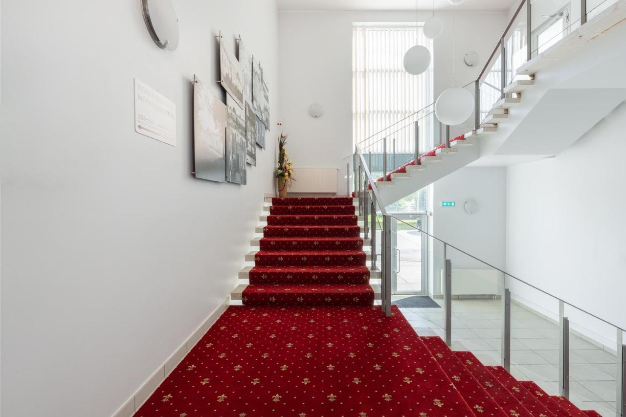 Raadimoisa Hotell Тарту Екстер'єр фото