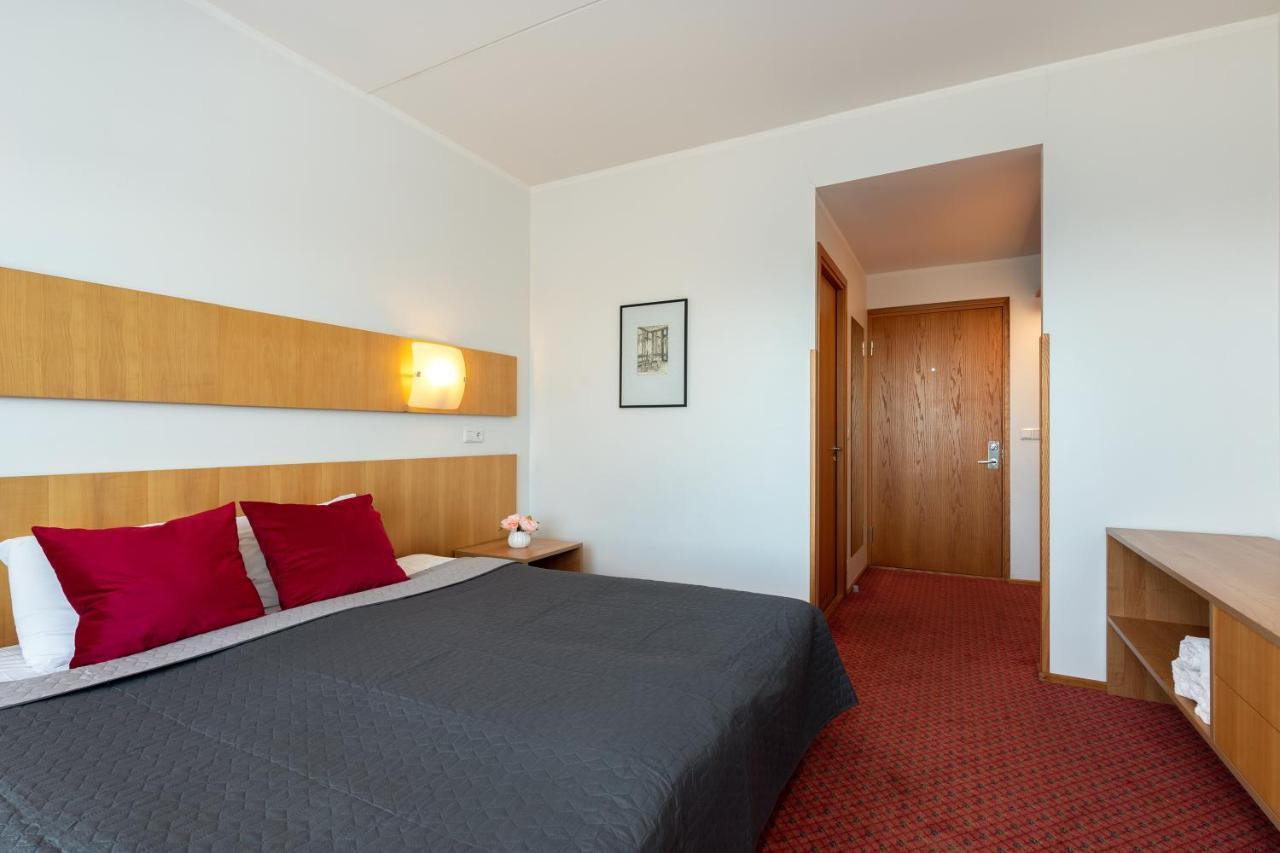 Raadimoisa Hotell Тарту Екстер'єр фото