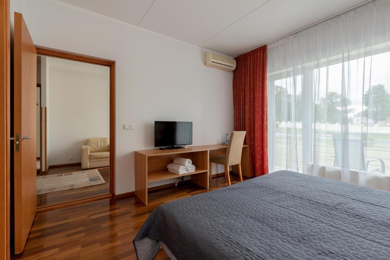 Raadimoisa Hotell Тарту Екстер'єр фото