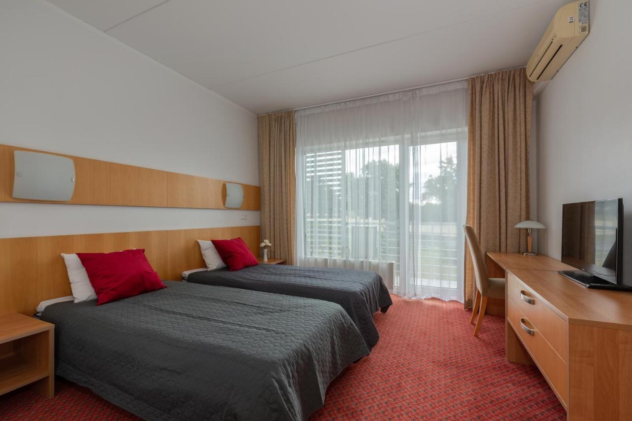 Raadimoisa Hotell Тарту Екстер'єр фото