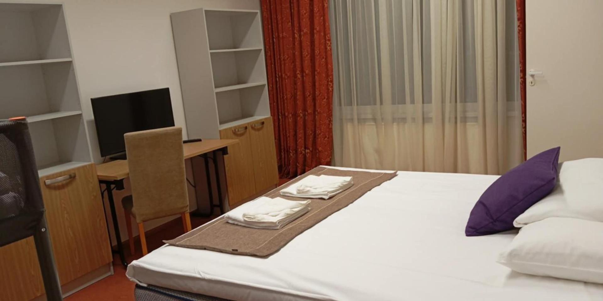 Raadimoisa Hotell Тарту Екстер'єр фото