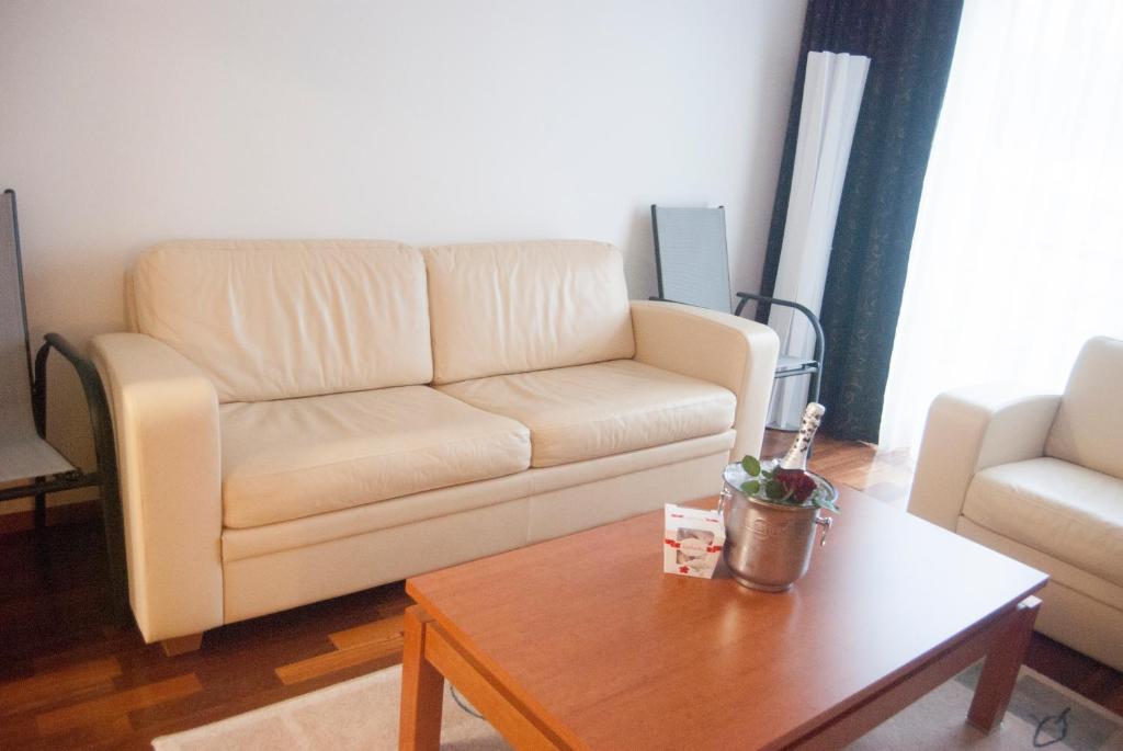 Raadimoisa Hotell Тарту Екстер'єр фото