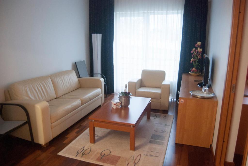 Raadimoisa Hotell Тарту Екстер'єр фото