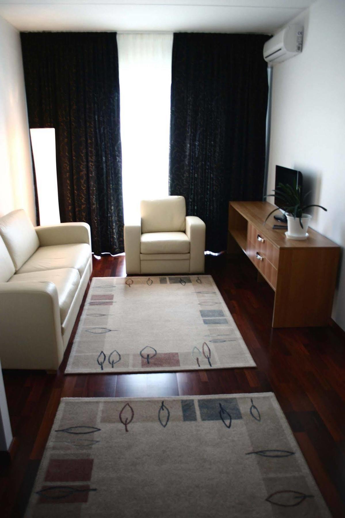 Raadimoisa Hotell Тарту Екстер'єр фото