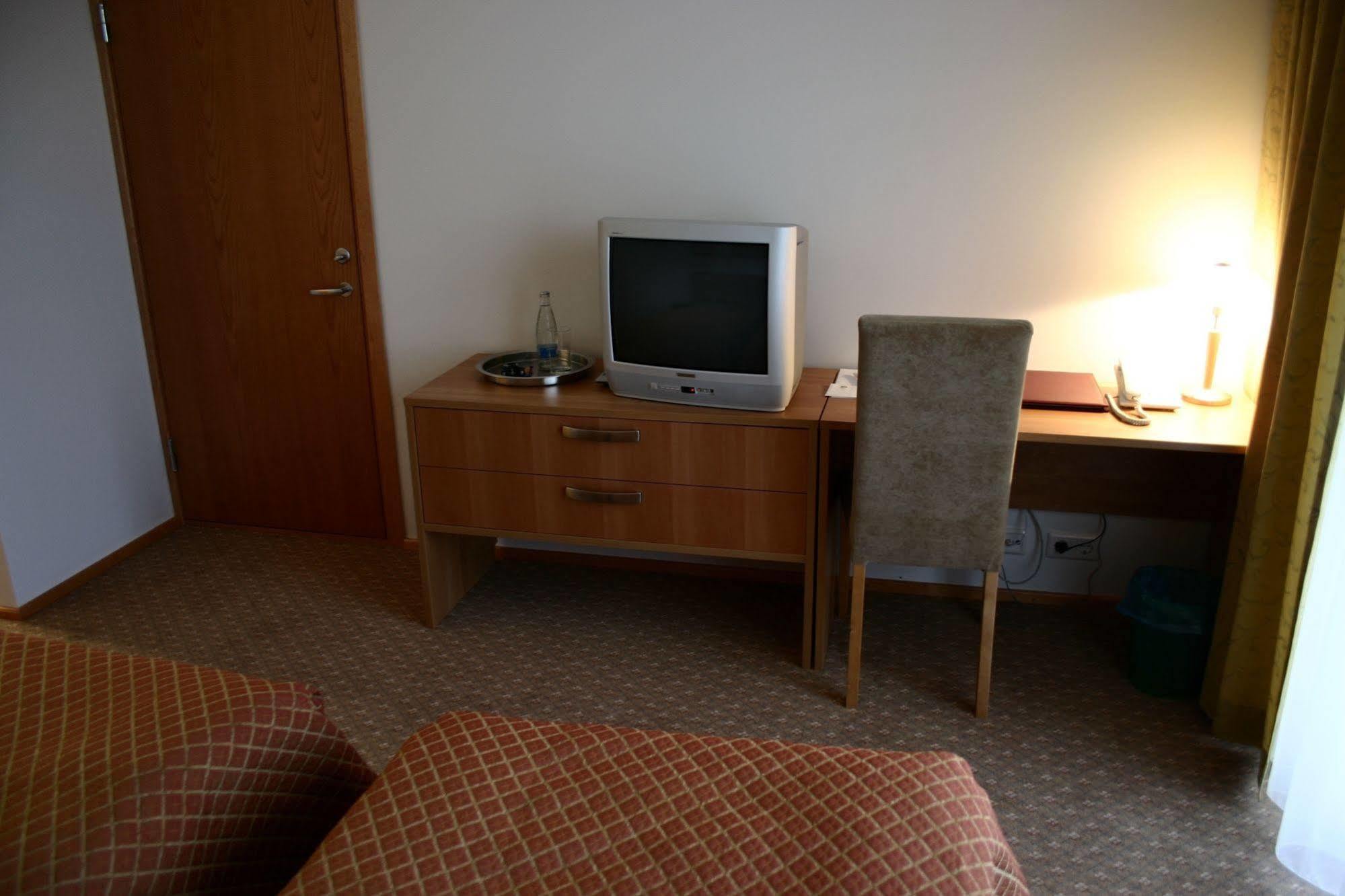 Raadimoisa Hotell Тарту Екстер'єр фото