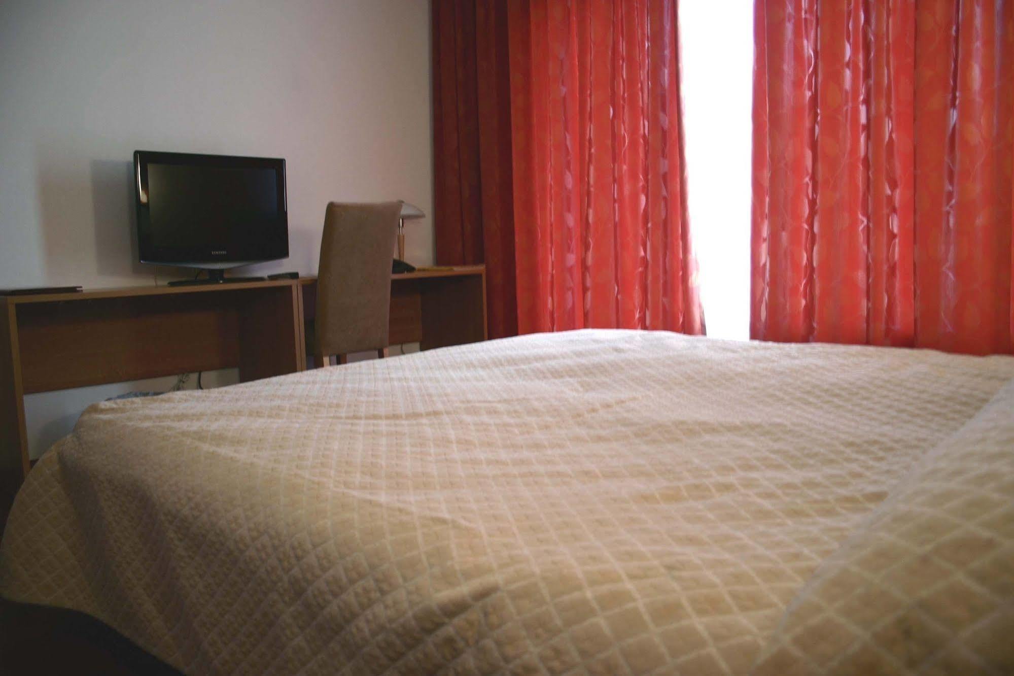 Raadimoisa Hotell Тарту Екстер'єр фото