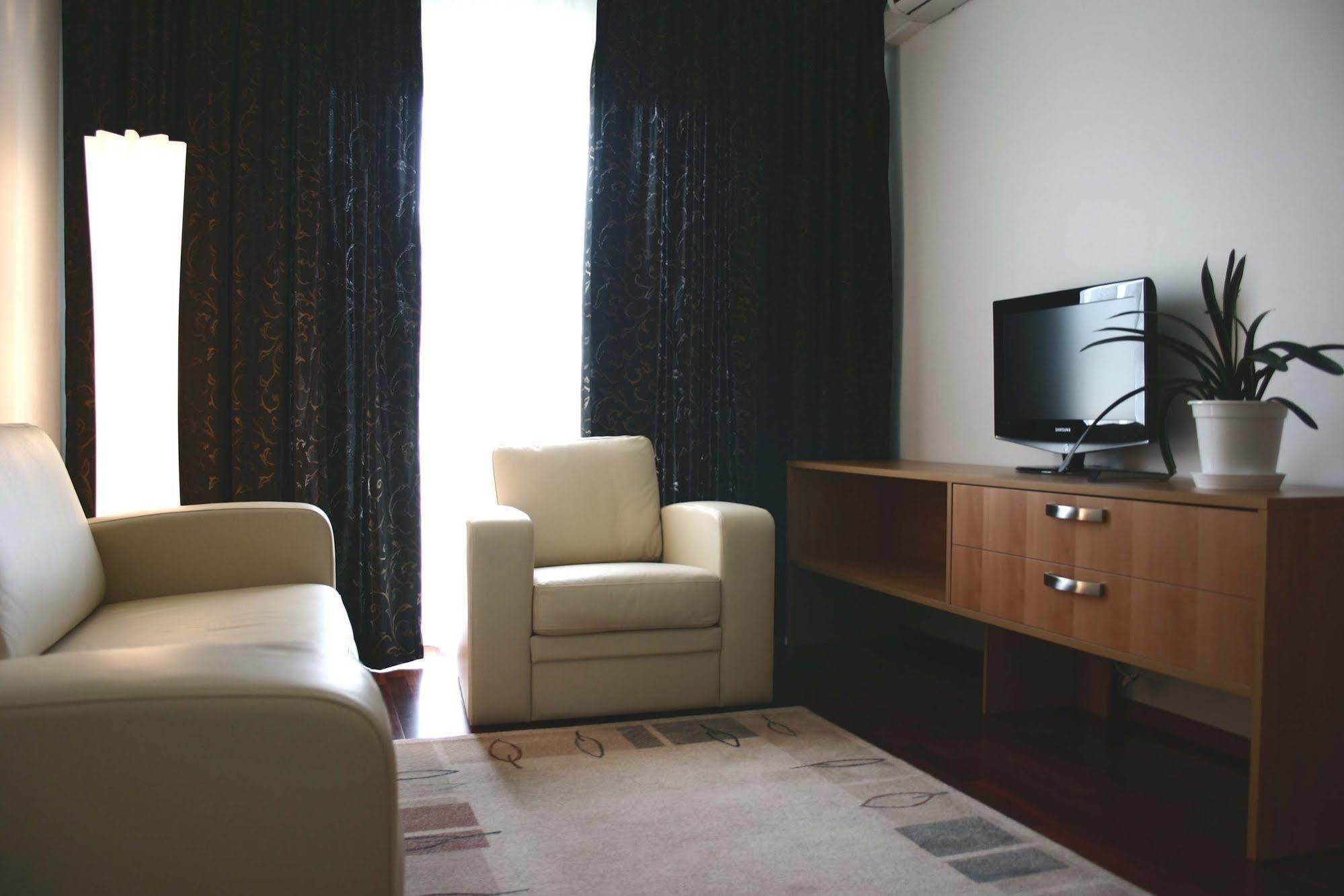 Raadimoisa Hotell Тарту Екстер'єр фото