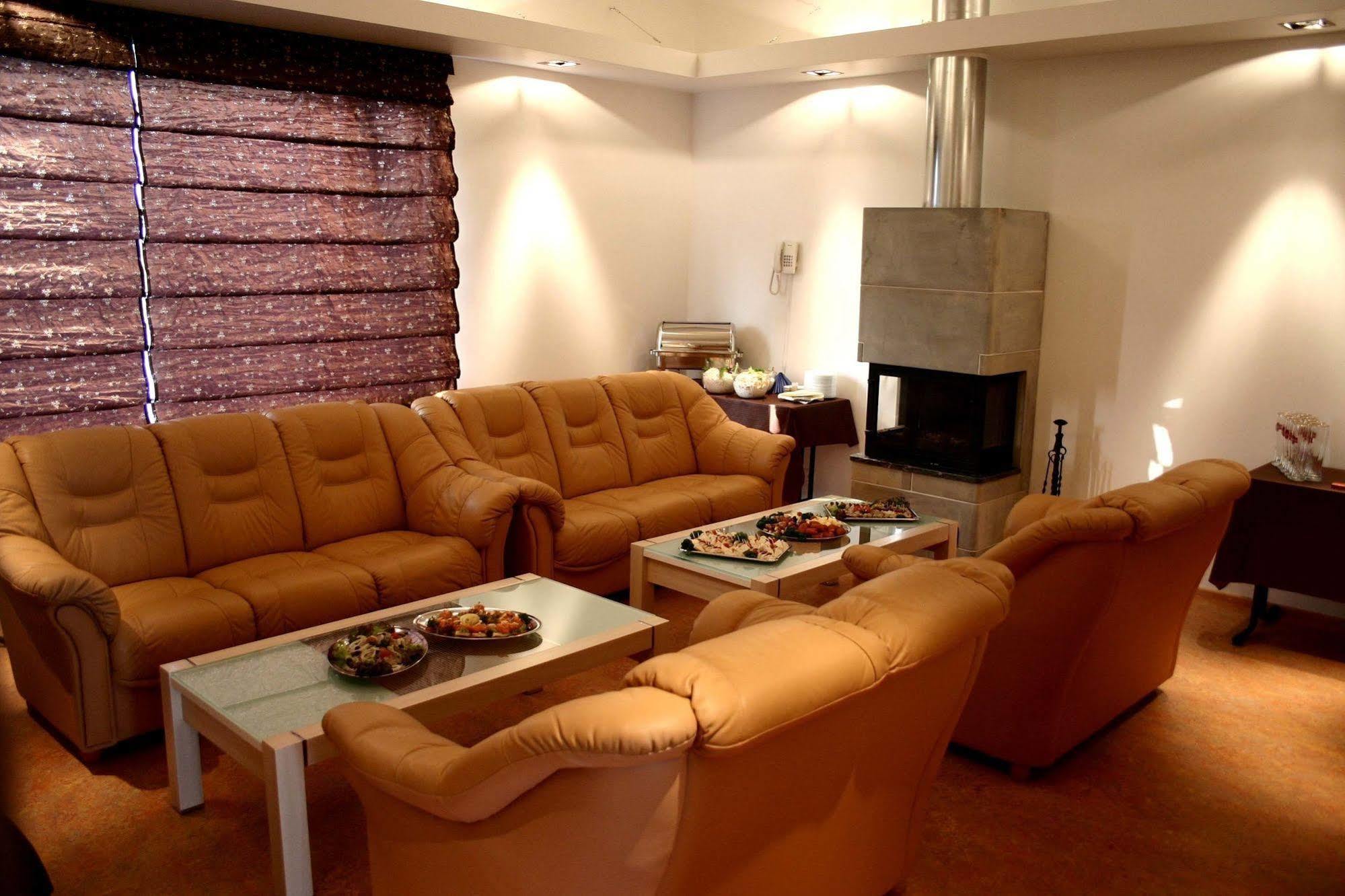 Raadimoisa Hotell Тарту Екстер'єр фото